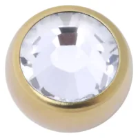 Goldene Kugel mit kristallklarem Schmuckstein auf weißem Hintergrund