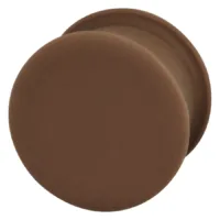 Brauner Silikon Plug in 12 mm Größe auf weißem Hintergrund