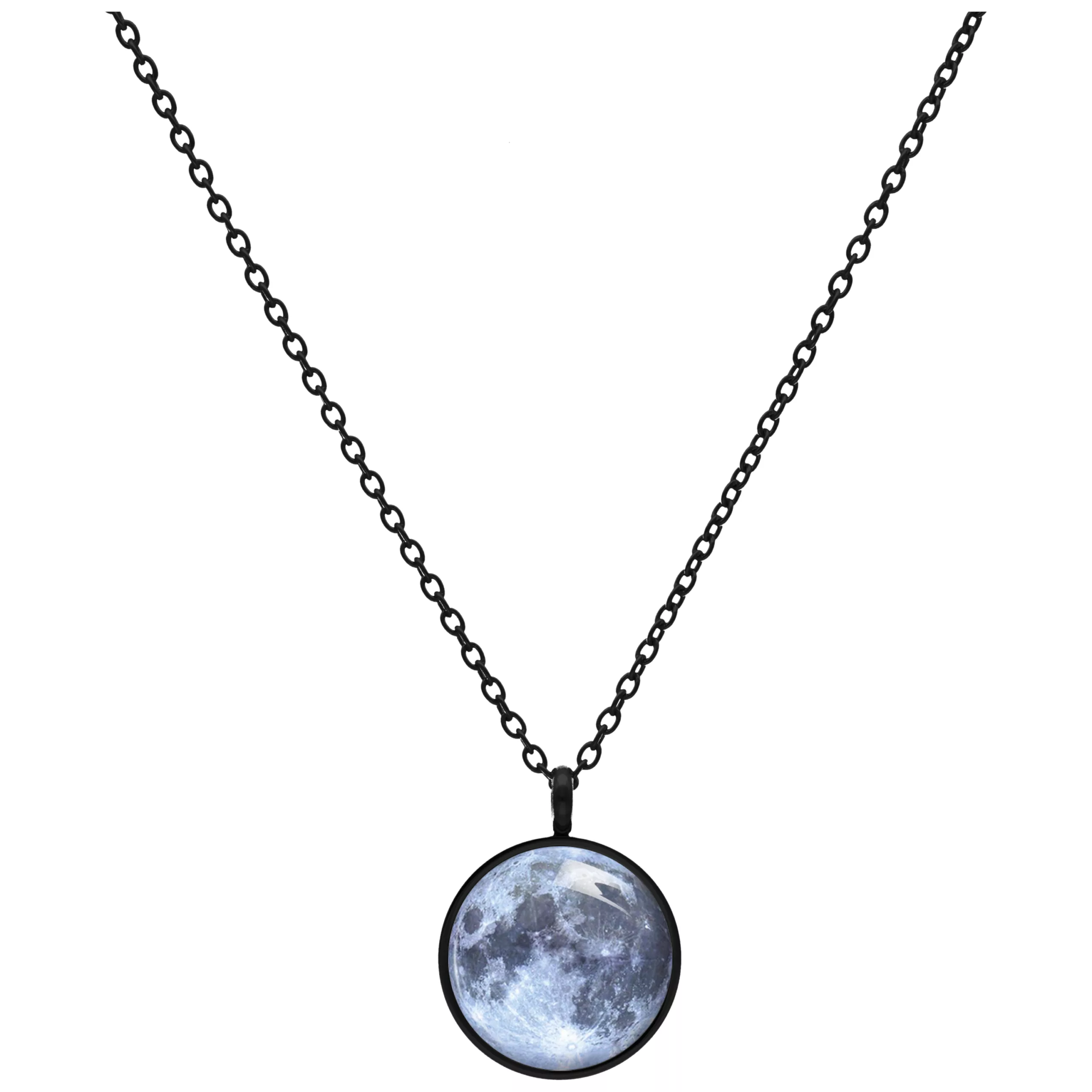 Collana nera con ciondolo a forma di luna in acciaio chirurgico su sfondo bianco