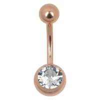 Piercing all'ombelico in oro rosa con pietra cristallo chiaro su sfondo bianco