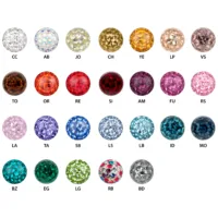 Bunter Schmuckaufsatz aus Chirurgenstahl Verschiedene farbige Schmuckaufsätze aus Chirurgenstahl auf weißem Hintergrund