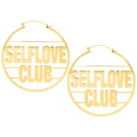 Selflove Club Hoops - Orecchini dorati Orecchini dorati Selflove Club Hoops su sfondo bianco