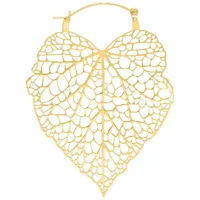 Orecchini a cerchio Lovely Leaf dorati Orecchini dorati a forma di foglia su sfondo bianco