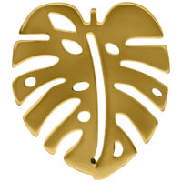 Goldener Monstera Ohrstecker auf weißem Hintergrund