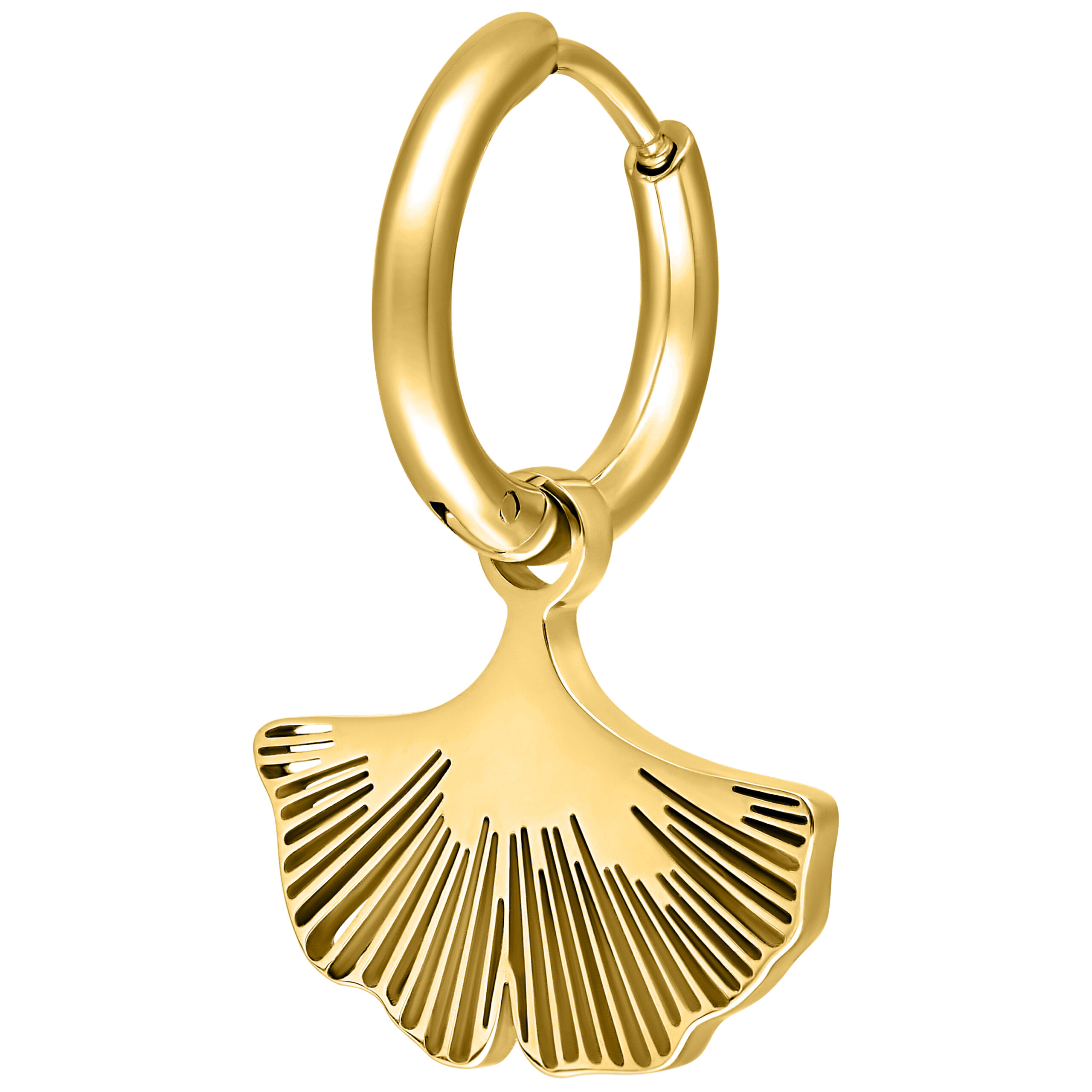 Goldene Ohrringe mit Ginkgo-Blatt-Anhänger auf weißem Hintergrund