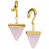 Goldene Rose Triangle Ohrgewichte Goldene Ohrgewichte mit Rosentriangle-Anhänger auf weißem Hintergrund