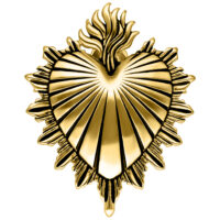 Goldene Sacred Heart Ohrgewichte aus Chirurgenstahl auf weißem Hintergrund