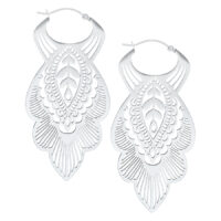 Orecchini Mandala Leaf Hoops in argento su sfondo bianco