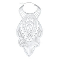 Orecchino Mandala Leaf Hoop in argento su sfondo bianco