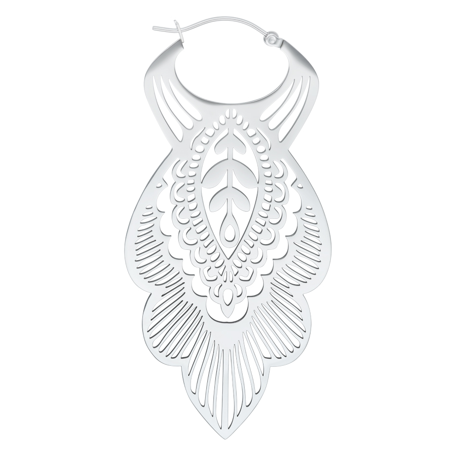 Orecchino Mandala Leaf Hoop in argento su sfondo bianco