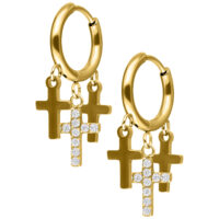 Zwei goldene Creolen mit kleinen, funkelnden Kreuzanhängern auf weißem Hintergrund