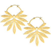 Zwei goldene Bambus-Creolen auf weißem Hintergrund, Hochglanzpoliert