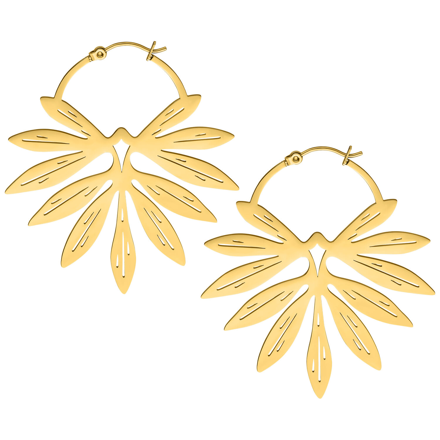 Zwei goldene Bambus-Creolen auf weißem Hintergrund, Hochglanzpoliert