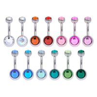Bauchnabelpiercing mit doppeltem Kristall in verschiedenen Farben auf weißem Hintergrund