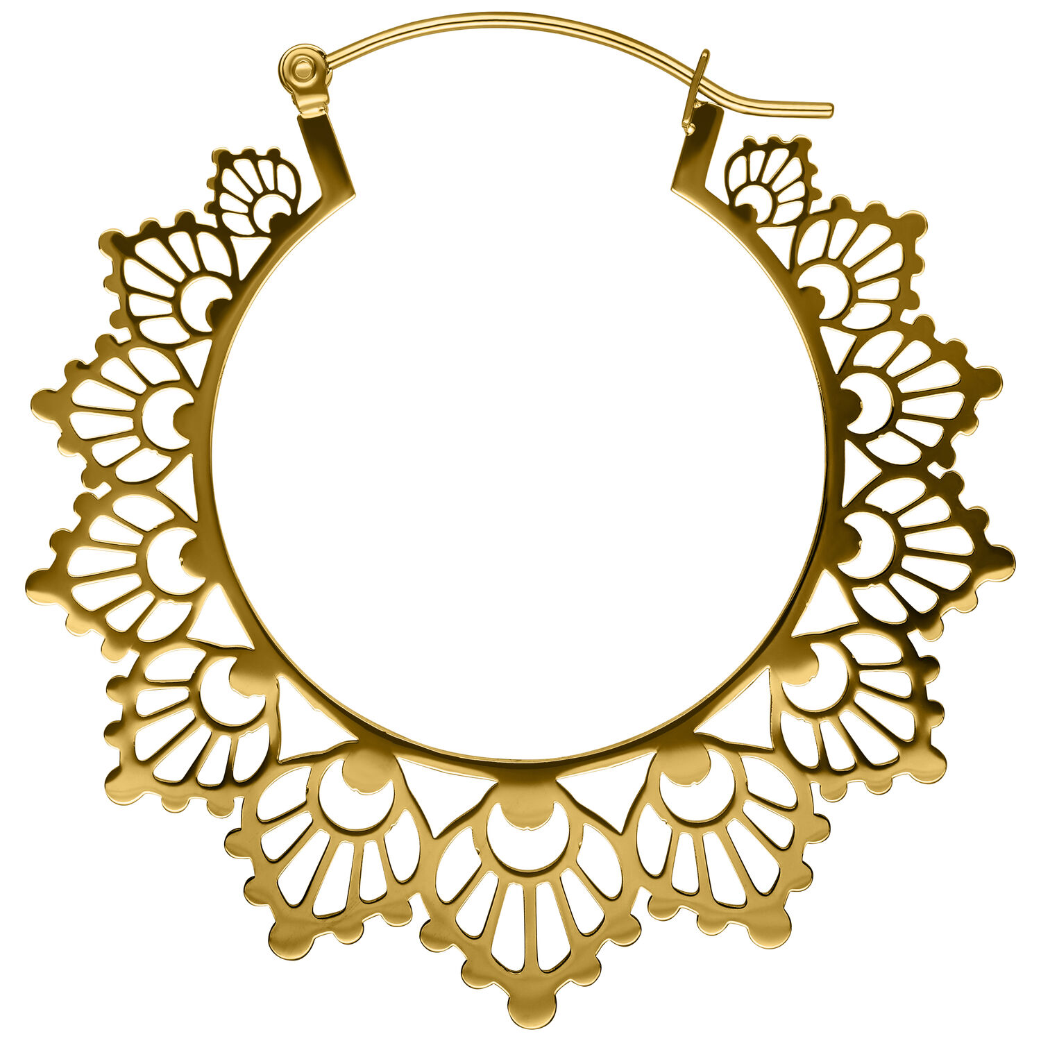 Goldene Creolen mit filigranem Sonnenblumenmuster auf weißem Hintergrund