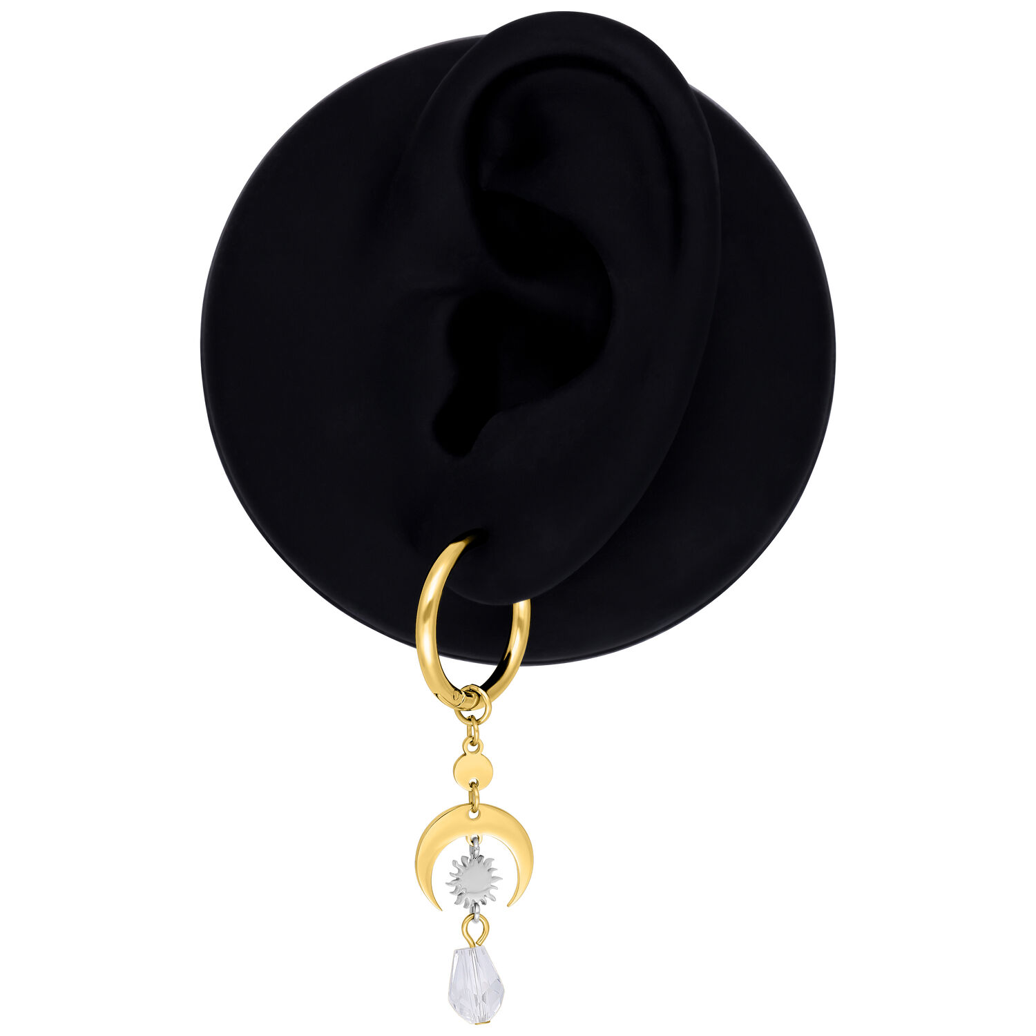 Goldene Creolen mit Kristallanhänger Goldene Creolen mit kristallklarem Anhänger auf schwarzem Hintergrund