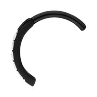 Clicker nero per ombelico con cristalli chiari su sfondo bianco