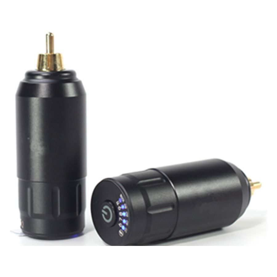 Due alimentatori wireless neri con connettori dorati su sfondo bianco