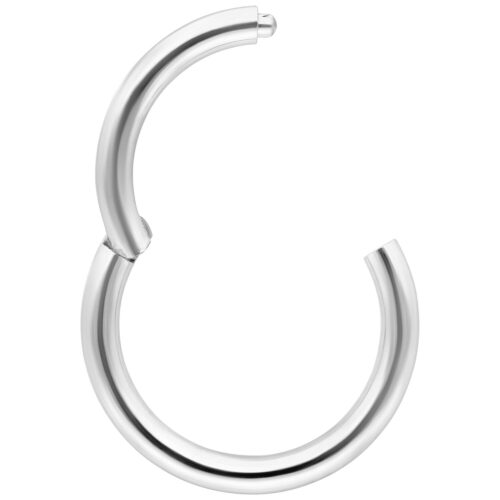 Klappring aus 14K Weißgold auf weißem Hintergrund