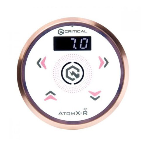 Alimentatore rotondo Critical Atomxr in oro rosa e bianco su sfondo bianco