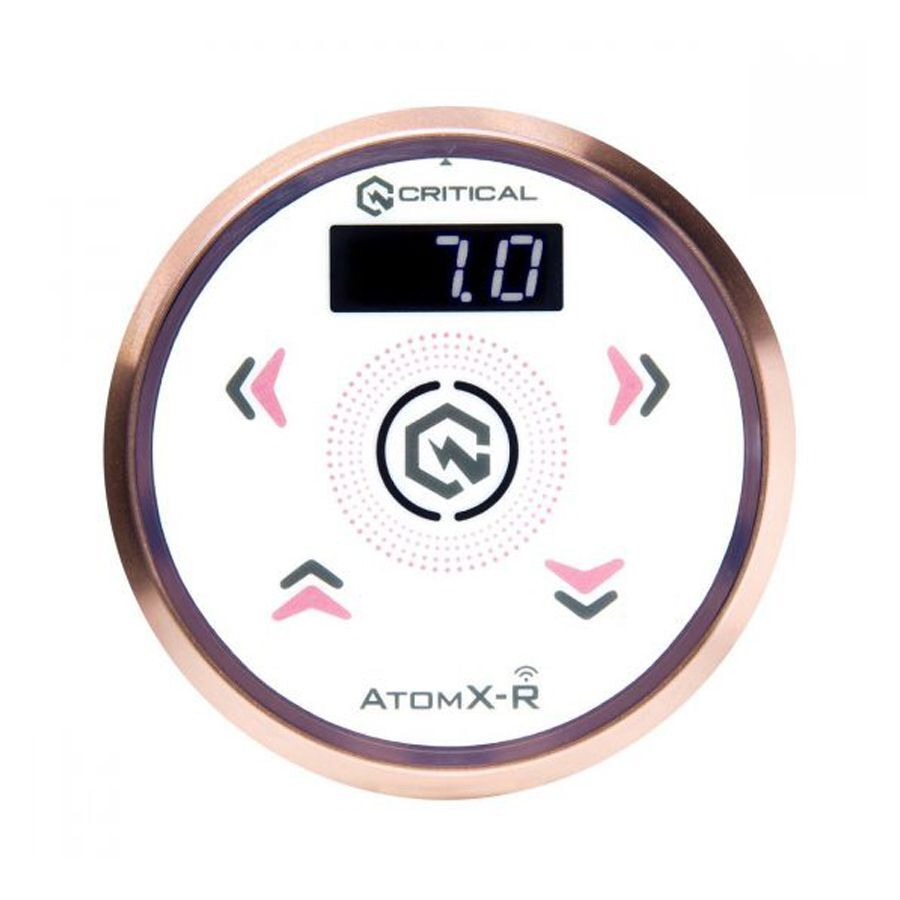 Critical Atomxr alimentatore in oro rosa e bianco Alimentatore rotondo Critical Atomxr in oro rosa e bianco su sfondo bianco
