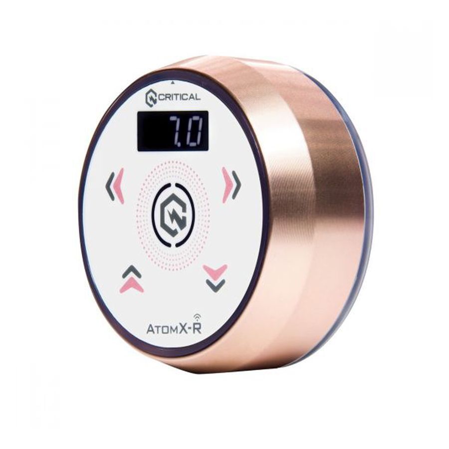 Critical Atomxr Alimentatore Rosegold/Bianco Alimentatore rotondo in rosegold e bianco su sfondo bianco