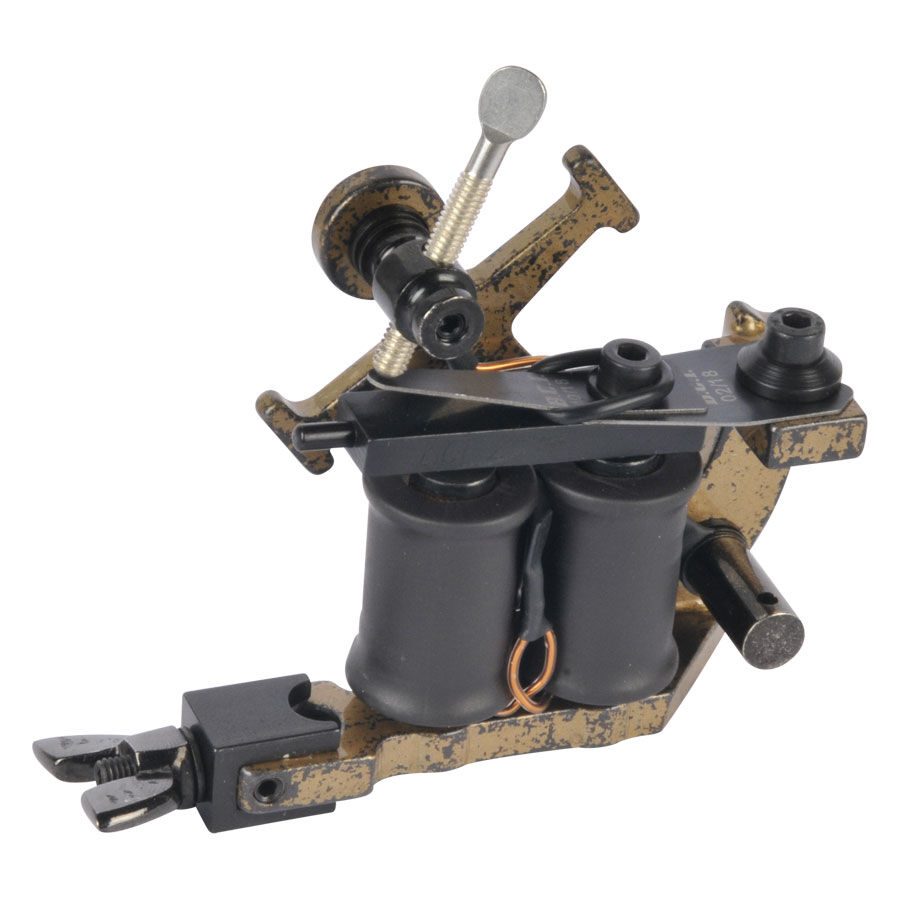 Macchina per tatuaggi dorata di Wildcat su sfondo bianco