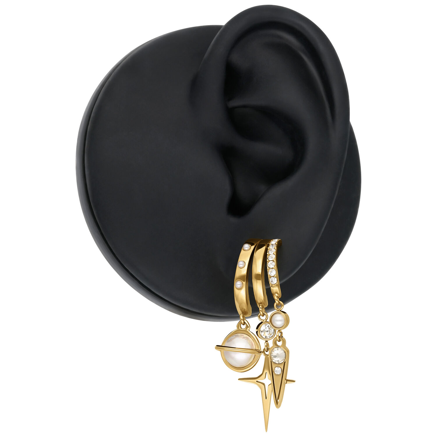 Elegante goldene Ohrstecker mit Perlen und Sternendesign auf schwarzem Hintergrund