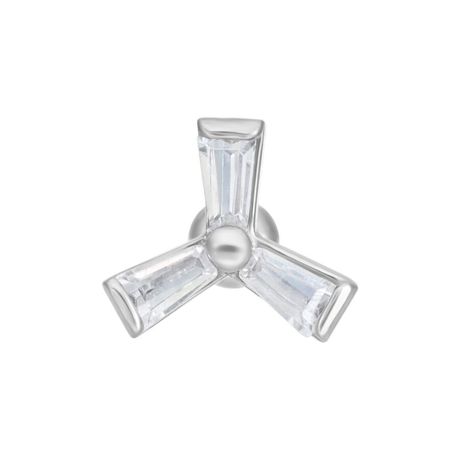 Barbell per orecchio color argento con tre cristalli chiari su sfondo bianco