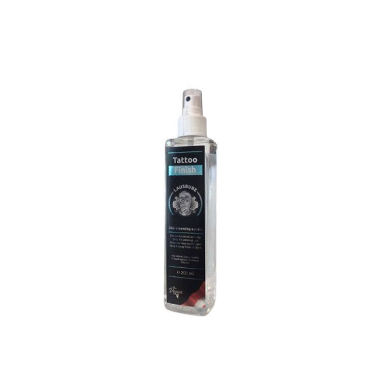 Bottiglia di Tattoo Finish Spray 200 ml su sfondo bianco