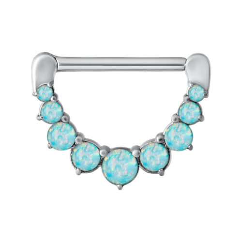 Clicker per piercing al capezzolo argento con sette opali verde menta su sfondo bianco