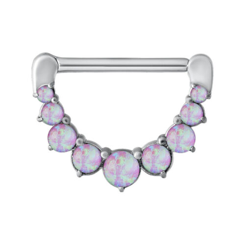 Clicker per capezzolo in argento con sette opali rosa su sfondo bianco