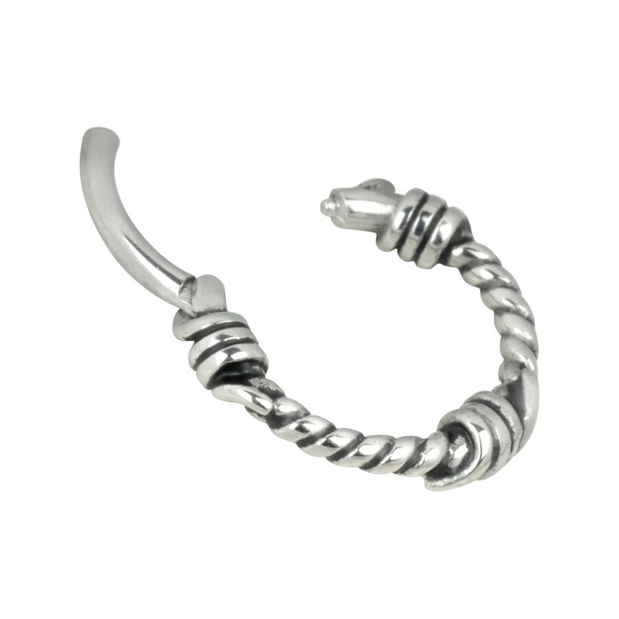 Clicker Barbwire in argento in acciaio chirurgico su sfondo bianco