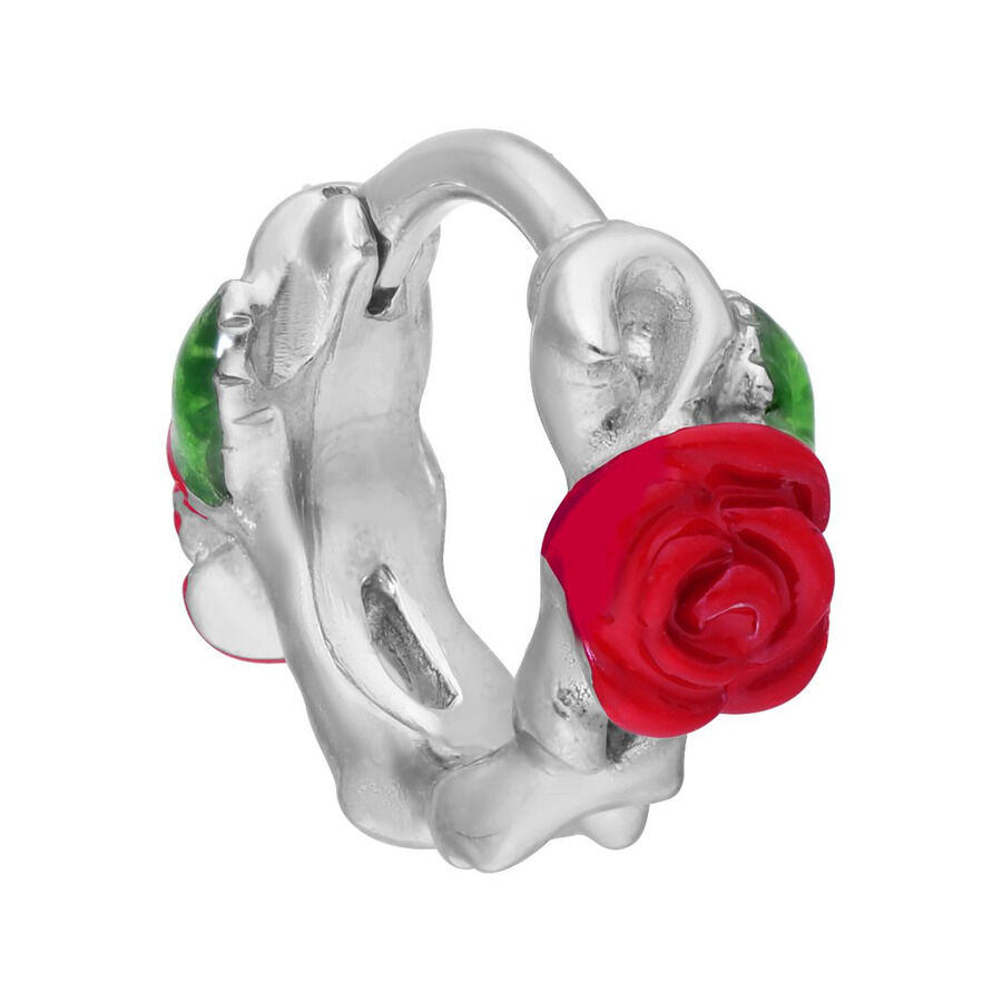 Anello piercing argento con rosa rossa e foglie verdi su sfondo bianco