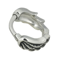Clicker Piercing Ali d'Angelo Argento Clicker Ali d'Angelo Argento in acciaio chirurgico 316L su sfondo bianco