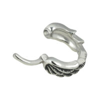 Septum Clicker Ali d'Angelo Argento Septum Clicker argento a forma di ali d'angelo su sfondo bianco