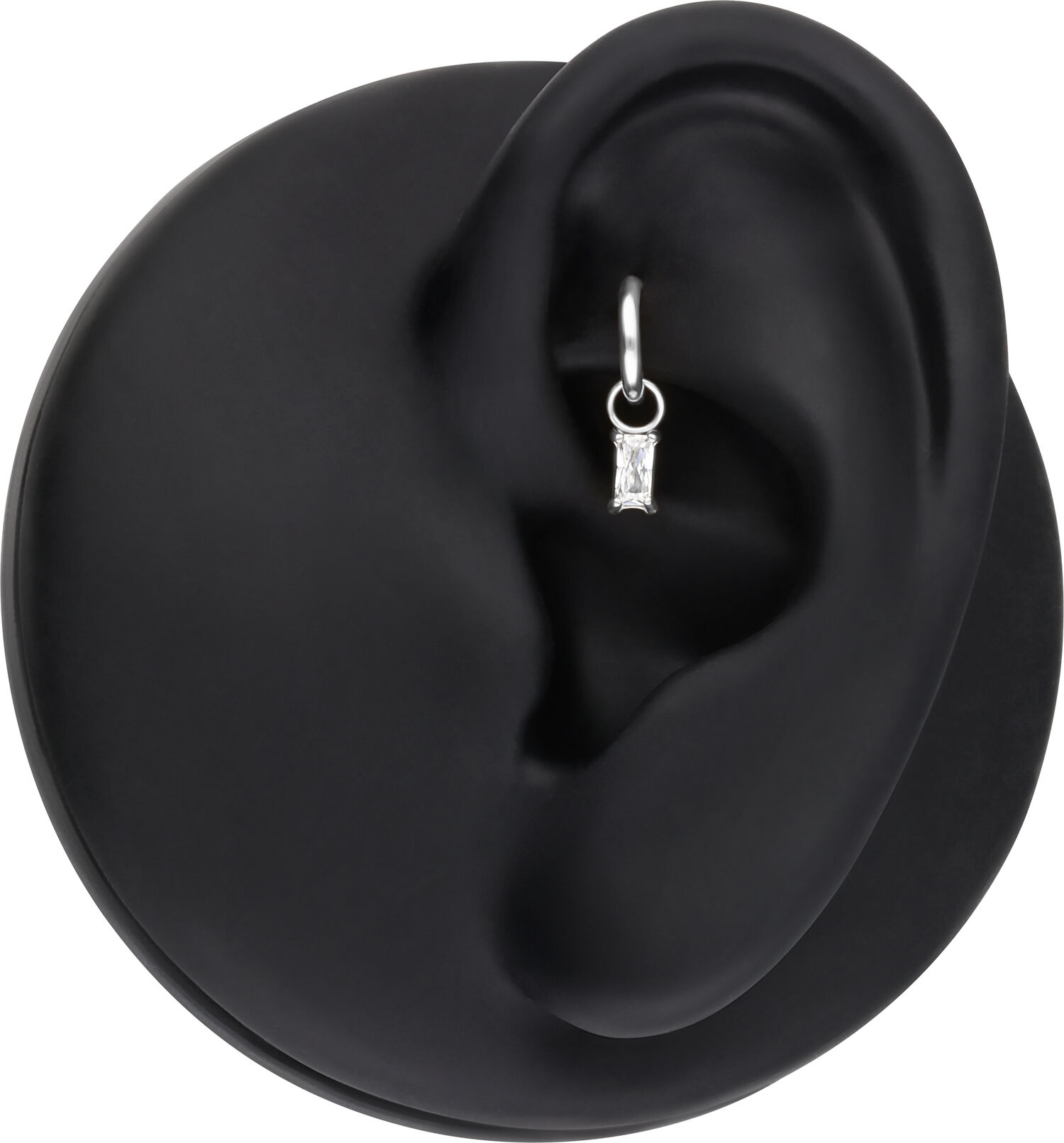 Silberner Kristall Baguette Anhänger in einem schwarzen Ohrmodell