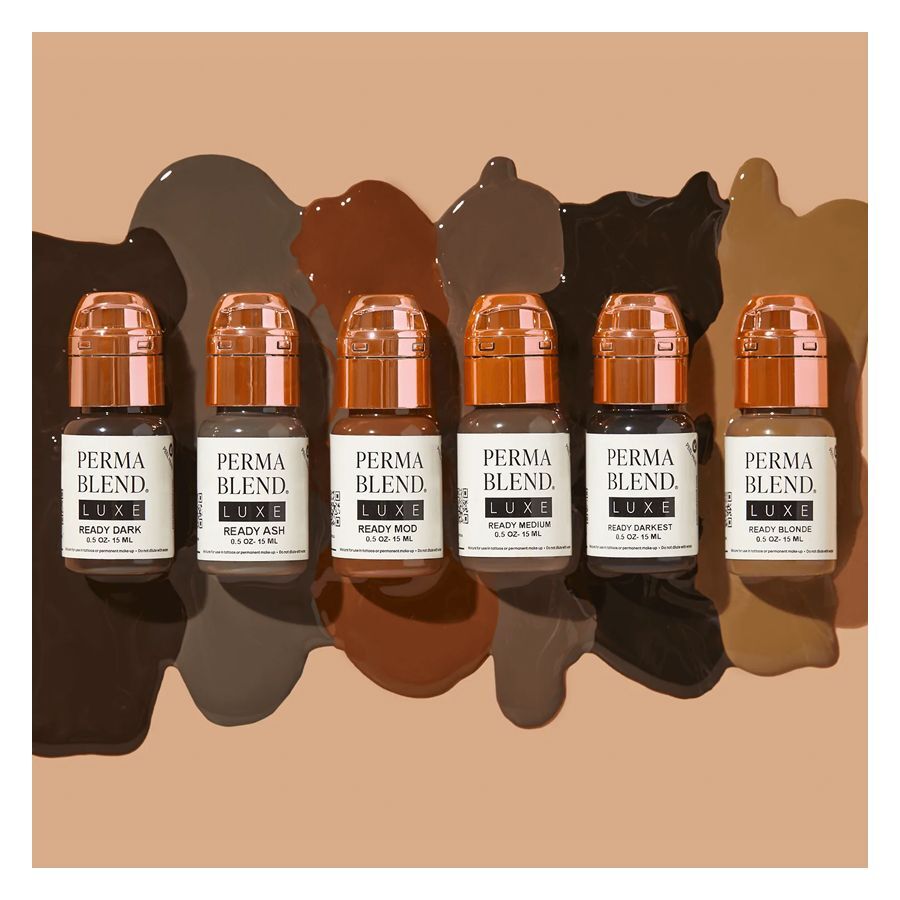 Sei bottiglie di inchiostro Perma Blend Luxe PMU su sfondo marrone