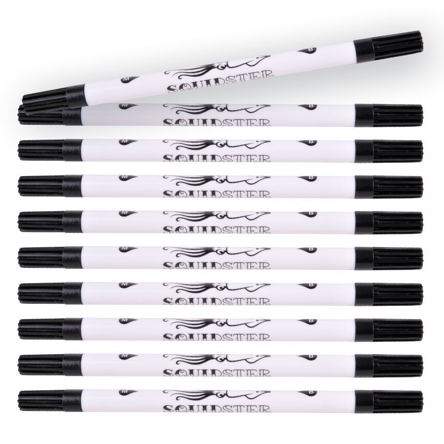 Set di penne nere Squidster per tatuaggi su sfondo bianco