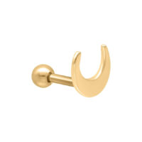 Barbell dorato per l'orecchio a forma di luna su sfondo bianco