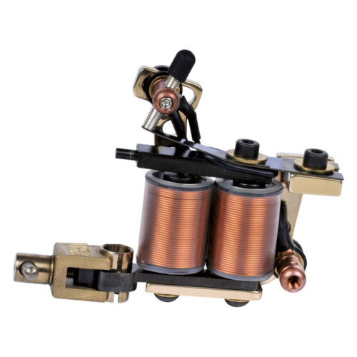 Macchina per tatuaggi color bronzo con due bobine su sfondo bianco