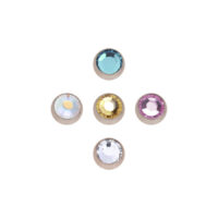 Sfera per piercing in oro rosa con cristallo Cinque sfere per piercing in oro rosa con cristalli di vari colori su sfondo bianco