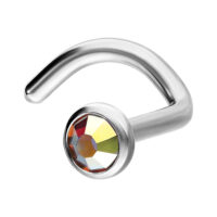 Piercing al naso in argento con cristallo Aurora Boreale sfaccettato su sfondo bianco