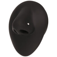 Piercing al naso nero, ovale con piccolo cristallo, sfondo bianco da studio