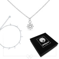 Collana d'argento con ciondolo a fiore e bracciale di perle, scatola nera