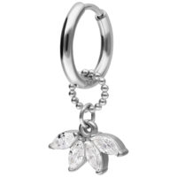 Orecchino a cerchio in argento con pendente di cristallo scintillante a forma di foglia, su sfondo bianco